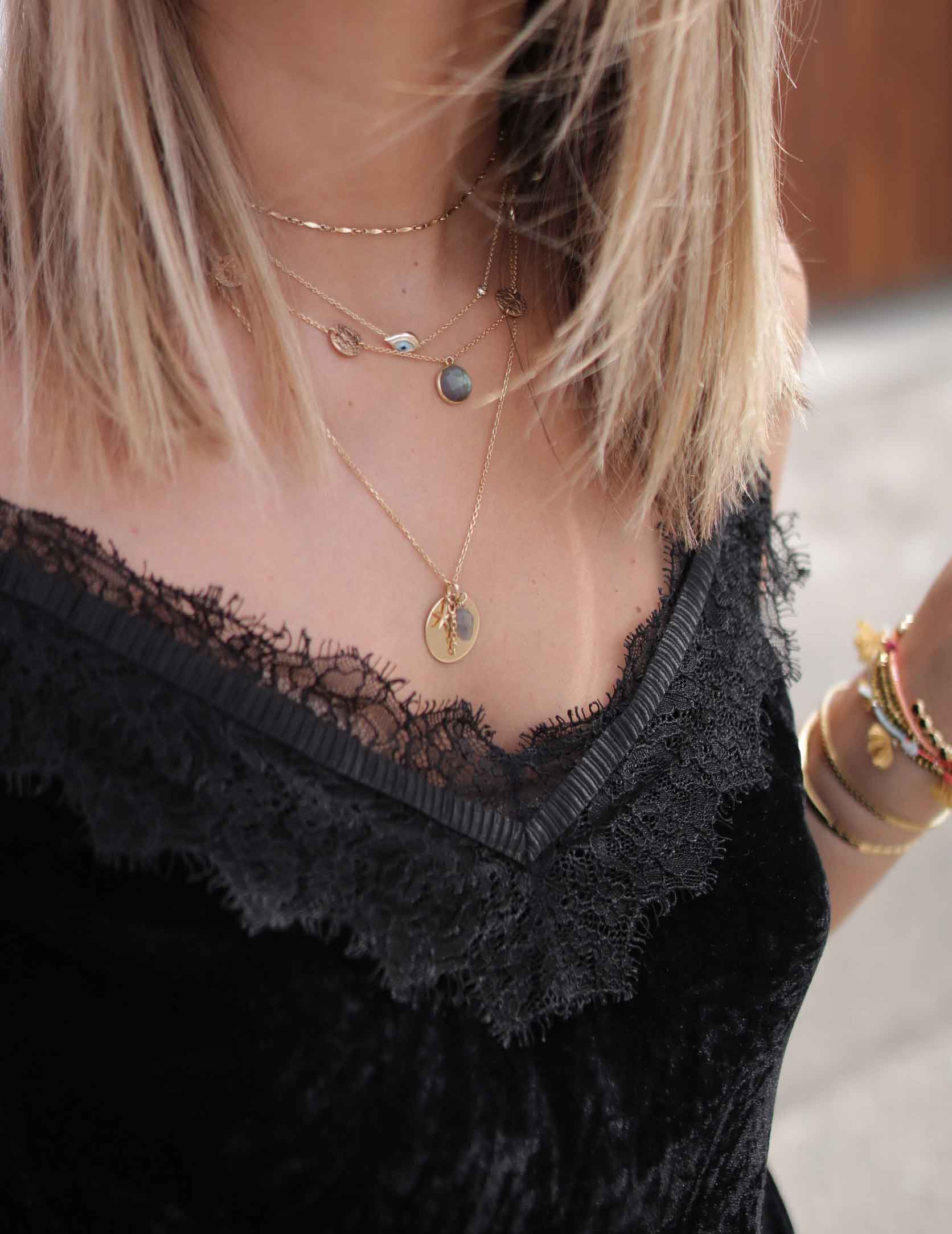 NECKLACE LAYERING