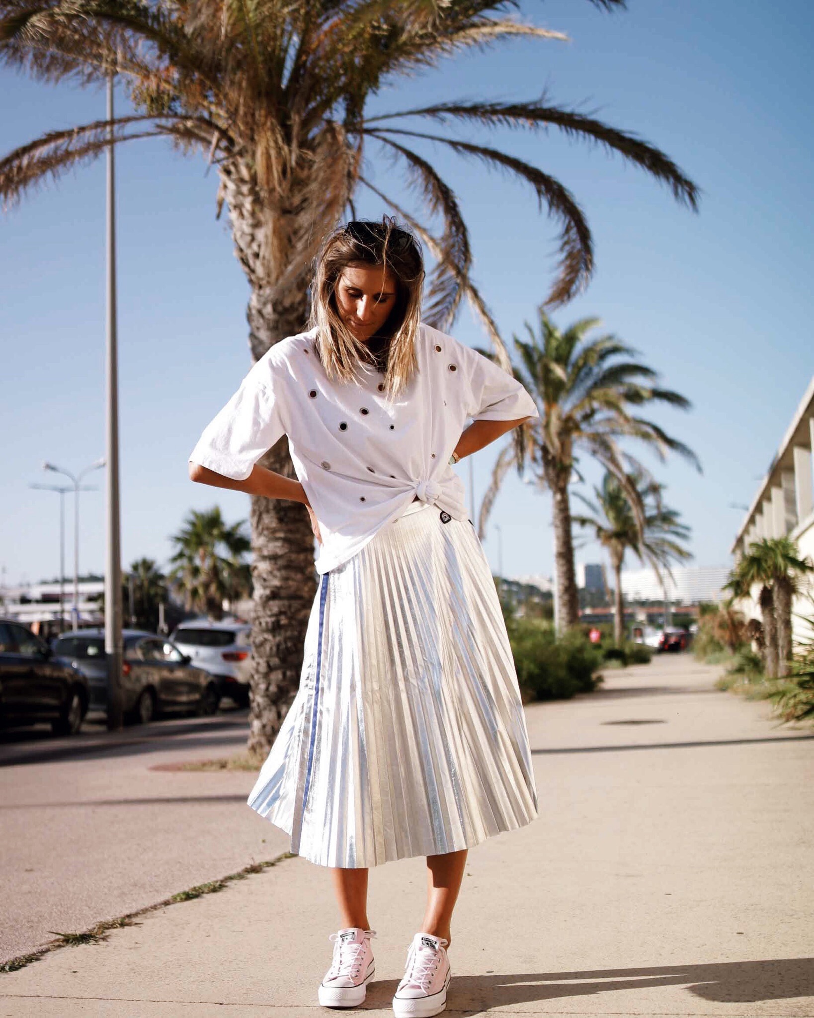 how to style silver midi skirt, jupe plissée argentée, jupe mi-longue métallisée, midi skirt, folded silver skirt