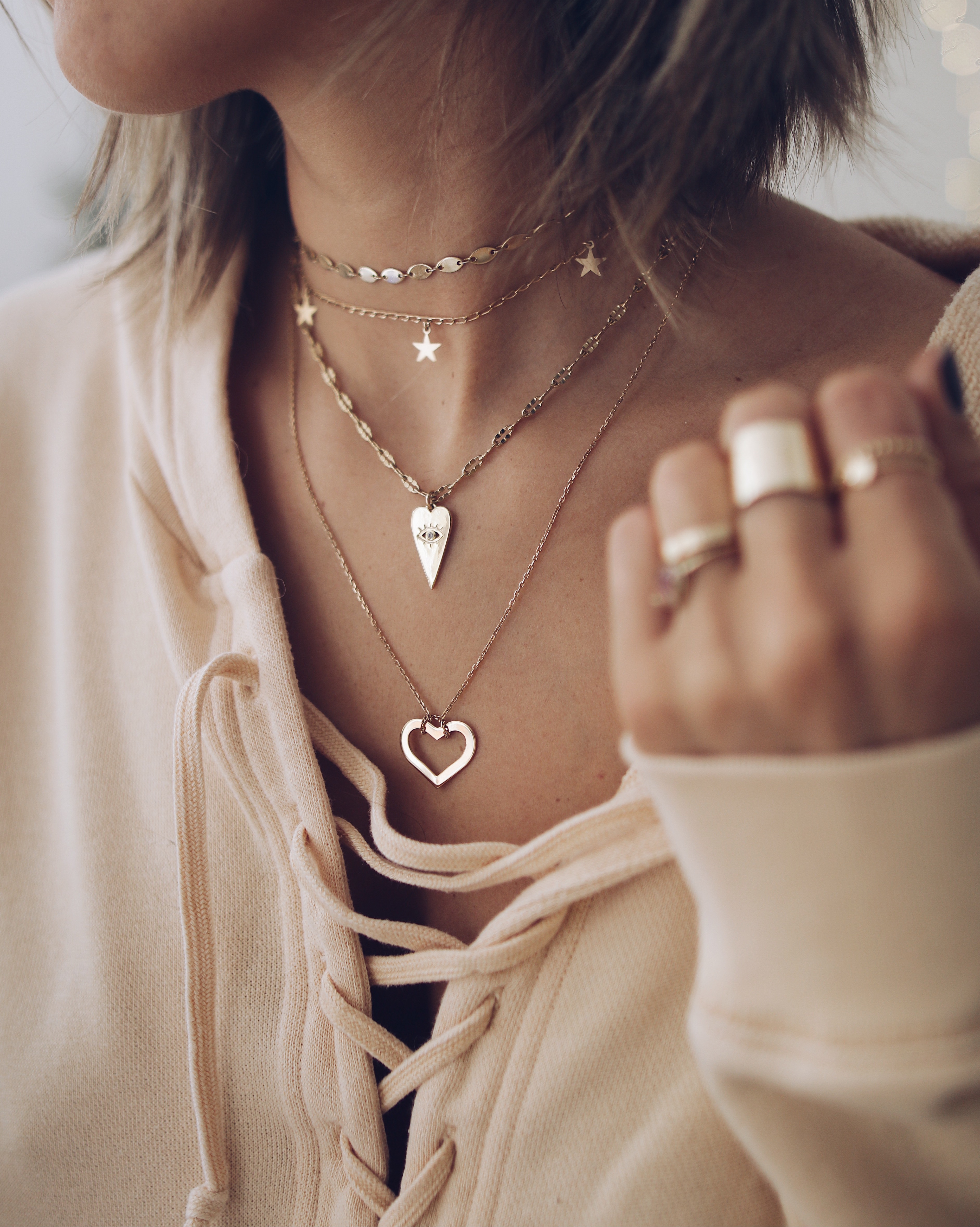 GOLD NECKLACES LAYERING