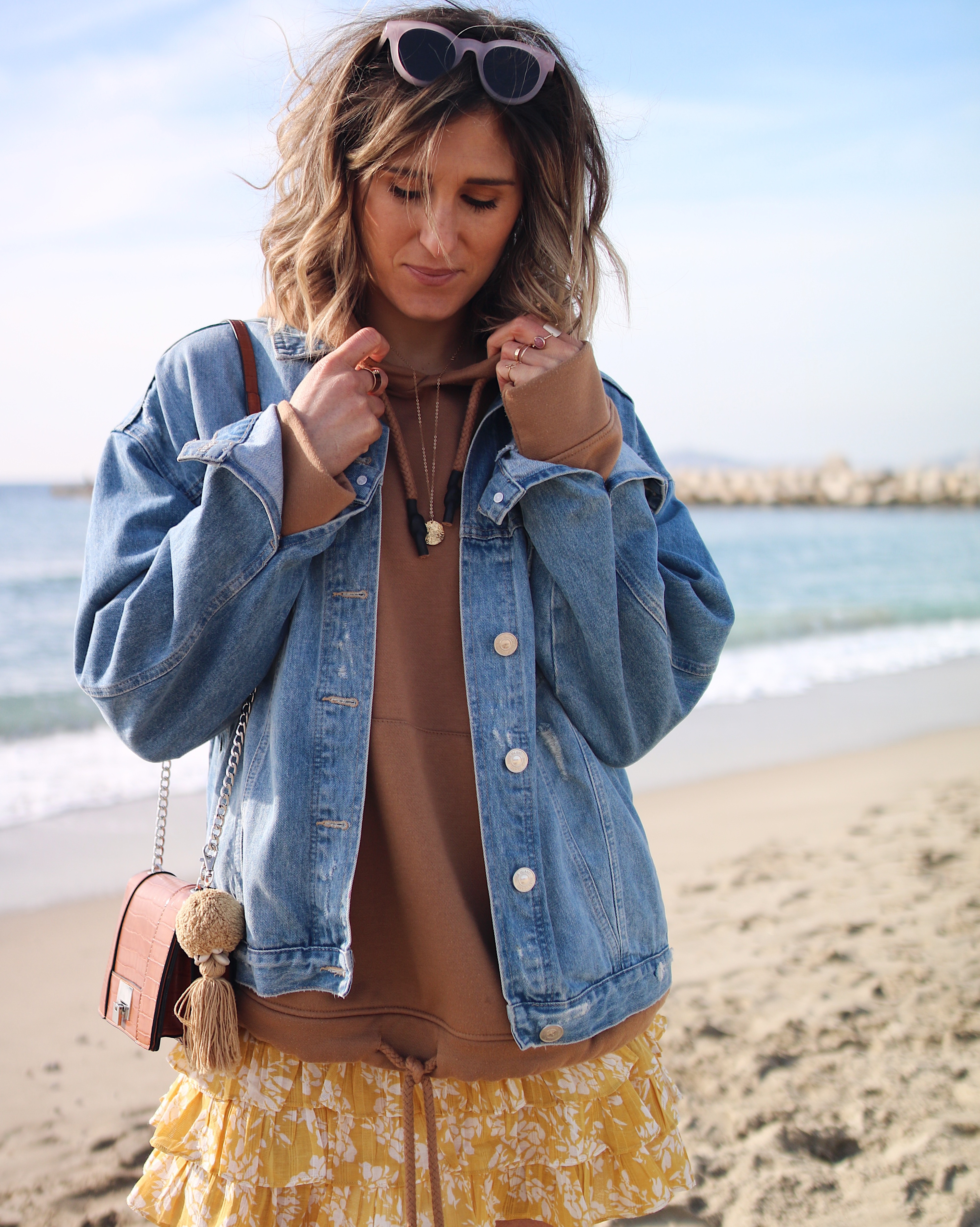 MINI MINI - Chon & CHON -mini skirt from Tularosa, casual style, outfit inspiration, sweater lover, beach outfit, mini jupe et gros sweat, hoodie style