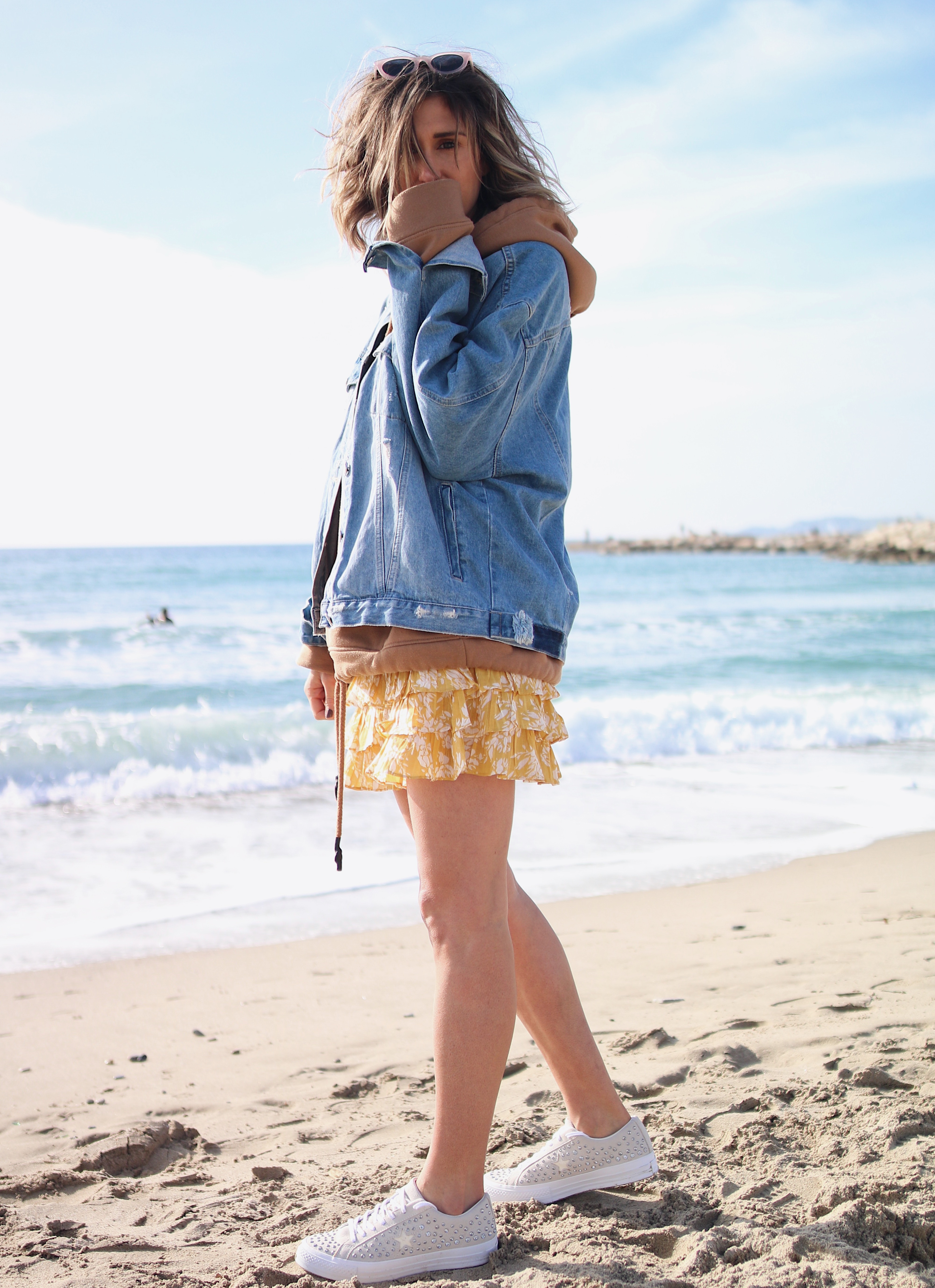 MINI MINI - Chon & CHON -mini skirt from Tularosa, casual style, outfit inspiration, sweater lover, beach outfit, mini jupe et gros sweat, hoodie style