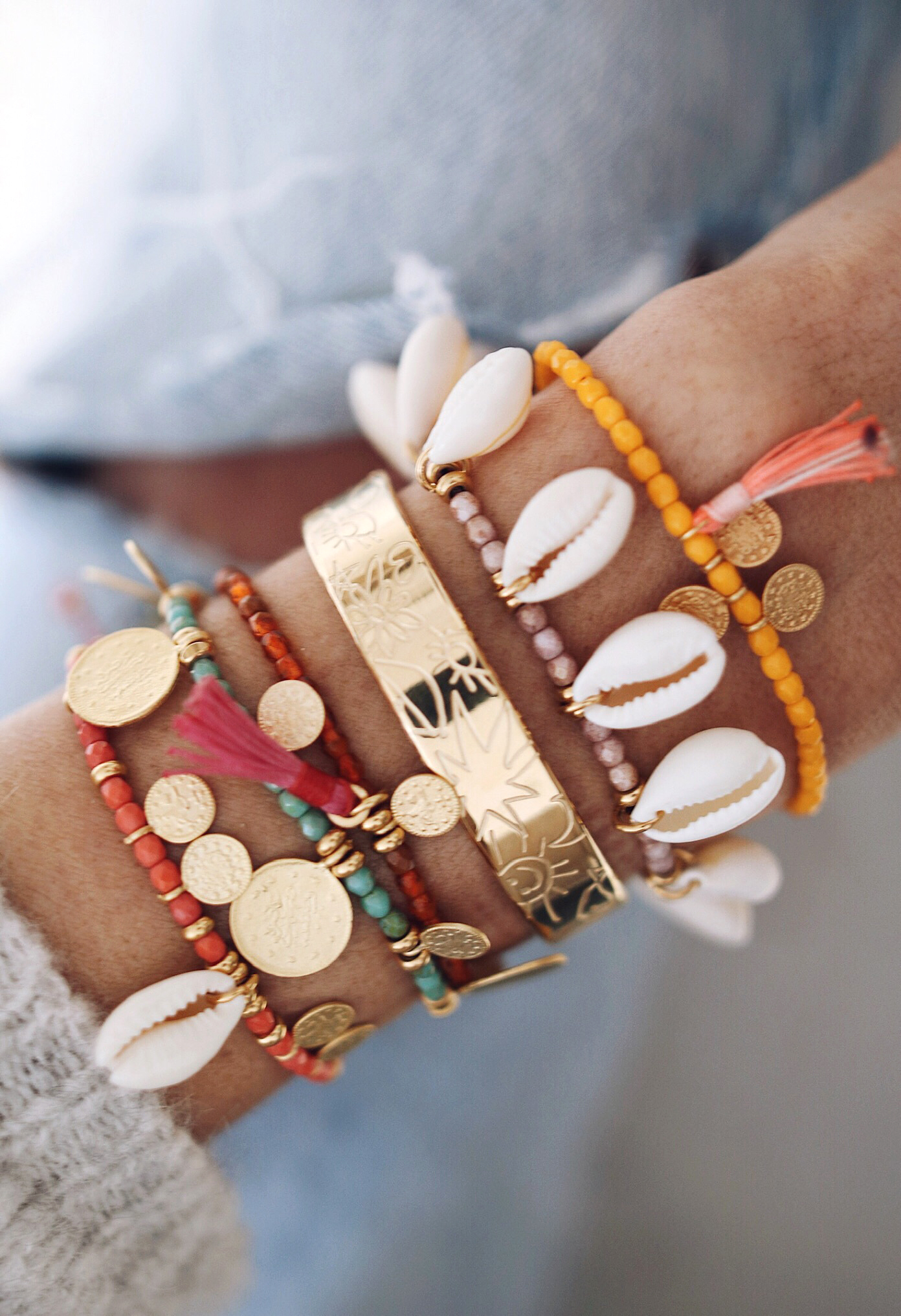 OH SARA - Chon & CHON - WWW.CHONANDCHON.COM - ALL LINKS THERE - colorful bracelet - jewelry blogger, accumulation bracelets, bijoux addict -SARA LASHAY BRACELET