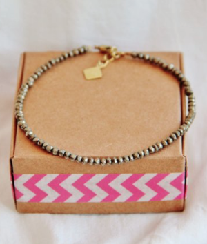 BRACELET DE CHEVILLE EN PYRITE, PIERRES SEMI-PRÉCIEUSES, PERLES NATURELLES, CHAÎNE PLAQUÉ OR GOLD FI MYO JEWEL