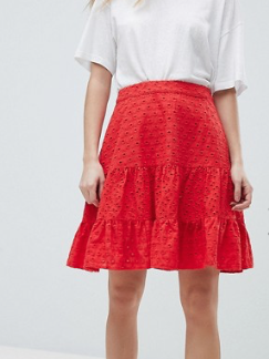 ASOS DESIGN PETITE – MINI-JUPE BRODÉE