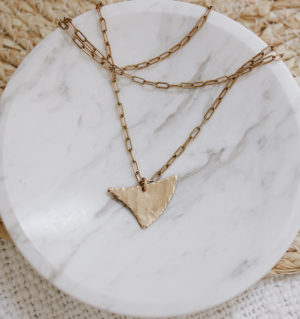 Collier avec breloque collier – bijou fait main – Mano JAMES MICHELLE JEWELRY
