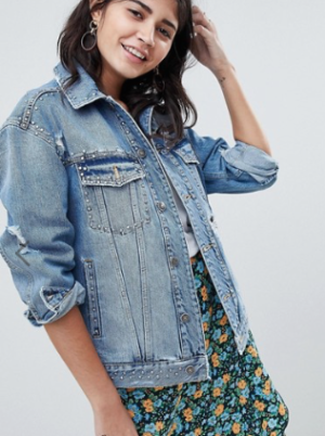 FREE PEOPLE – VESTE CAMIONNEUR EN JEAN LONGUE À CLOUS