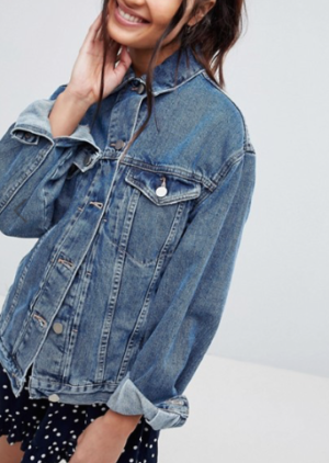 ASOS DESIGN – VESTE EN JEAN COUPE GIRLFRIEND – BLEU MOYEN DÉLAVÉ