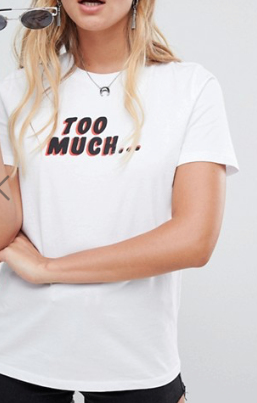 ASOS DESIGN – too much – T-SHIRT AVEC IMPRIMÉ SUR LE DEVANT ET DANS LE DOS