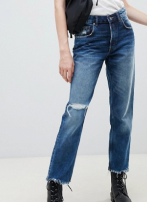 Cheap Monday – Jean mom court en denim rigide avec ourlet déchiré