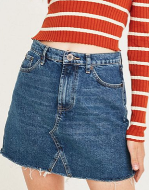 BDG – MINI- JUPE EN JEAN AUSTIN INDIGO AVEC OURLET FENDU URBAN OUTFITTERS