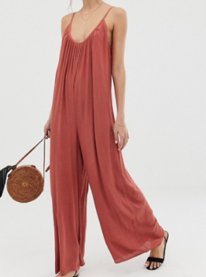 ASOS DESIGN – Combinaison à grand décolleté dos en tissu froissé