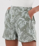 New Look – Short à imprimé fleurs tropicales