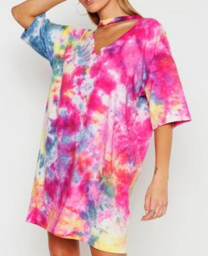 Robe t-shirt col en V ras du cou effet tie dye boohoo