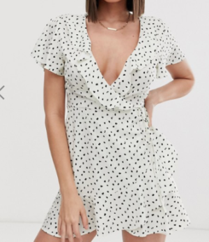 Missguided – Robe cache-cœur à volants et à pois