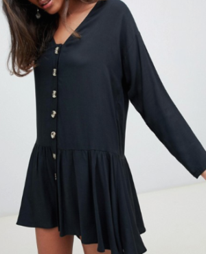 ASOS DESIGN – Robe trapèze courte et fluide avec ourlet à basque