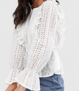 Pieces – Top smocké et brodé