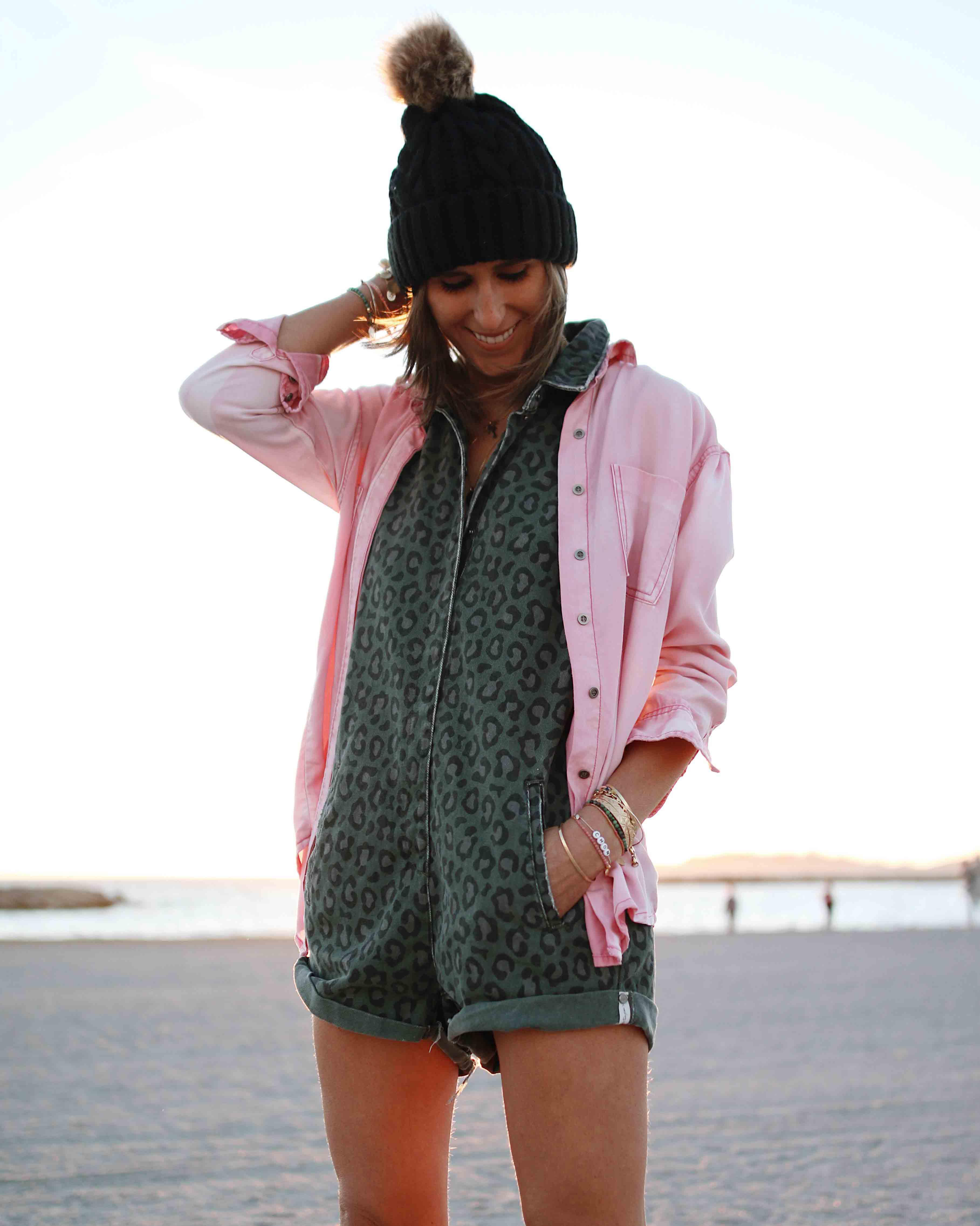 @chon.and.chon www.chonandchon.com jumpsuit one teaspoon, denim jumpsuit, pink jacket, one teaspoon outfit, casual style, casual look