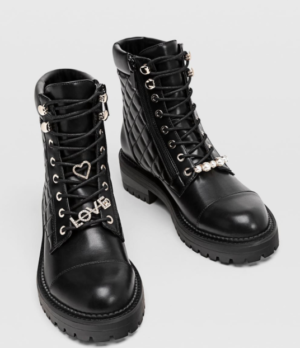 Bottines plates matelassées avec détail clip STRADIVARIUS