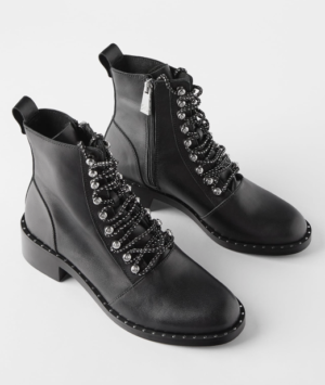 BOOTS STYLE MOTARD PLATES EN CUIR À CLOUS ZARA