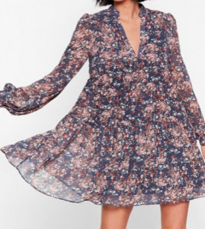 Robe courte à smocks et imprimé fleuri Tu es pris au piège NASTY GAL