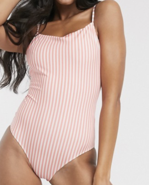 Monki – Maillot 1 pièce en polyester recyclé avec dos croisé et liens à nouer – Rose à rayures blanches
