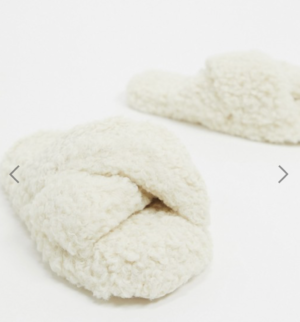 ASOS DESIGN – Neve – Chaussons style mules à brides croisées – Imitation peau de mouton crème