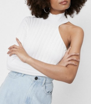 Top asymétrique en maille côtelée avec col montant NASTY GAL