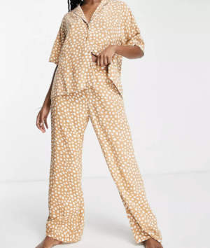 Lindex – Pyjama avec top à revers et pantalon large à pois – Beige