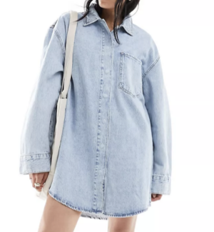 ASOS DESIGN – Robe chemise courte en jean avec poches à l’avant – Bleu délavé