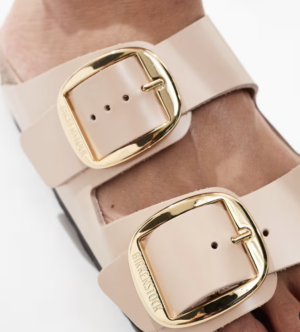 Birkenstock – Arizona – Sandales ultra-brillantes à boucles oversize – Beige