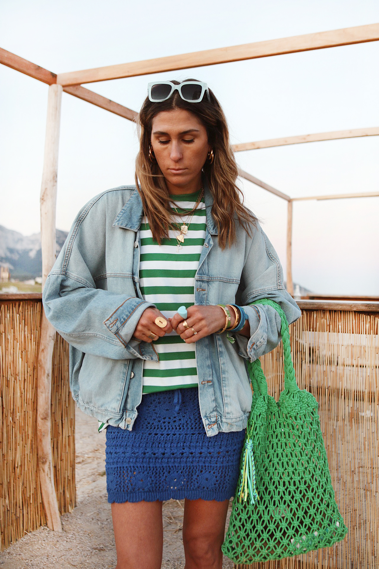 www.chonandchon.com top rayures vert, mini jupe crochète bleu adidas basket vertes