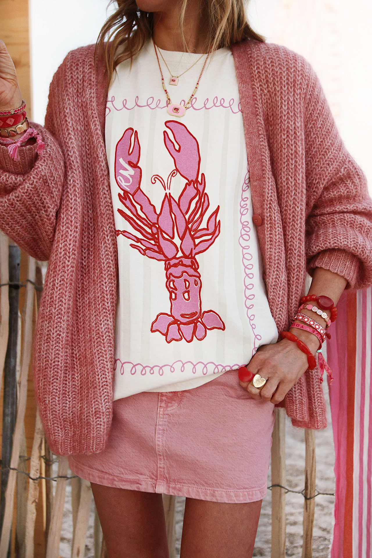 www.chonandchon.com t-shirt homard, jupe en jeans rose