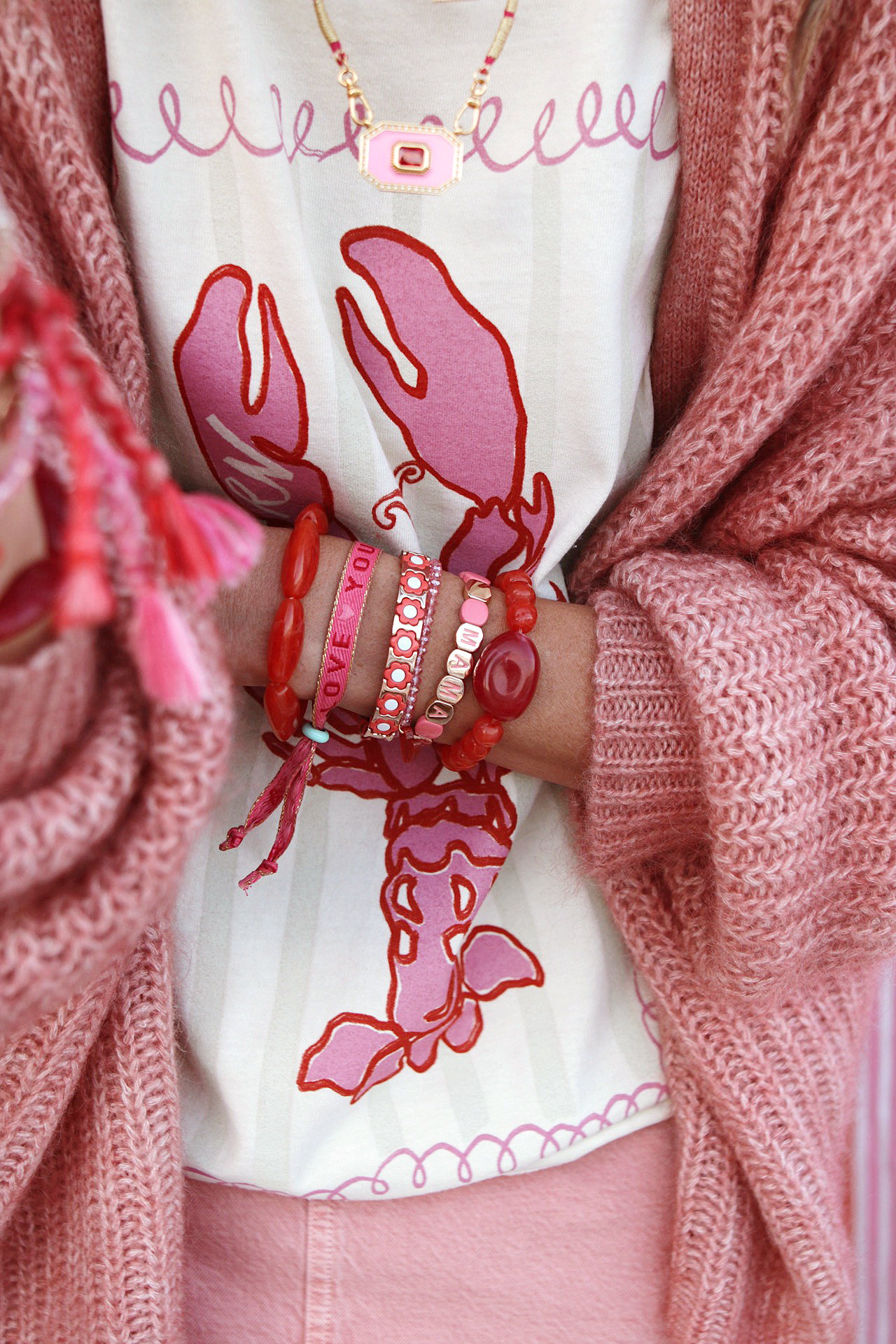 www.chonandchon.com t-shirt homard, jupe en jeans rose