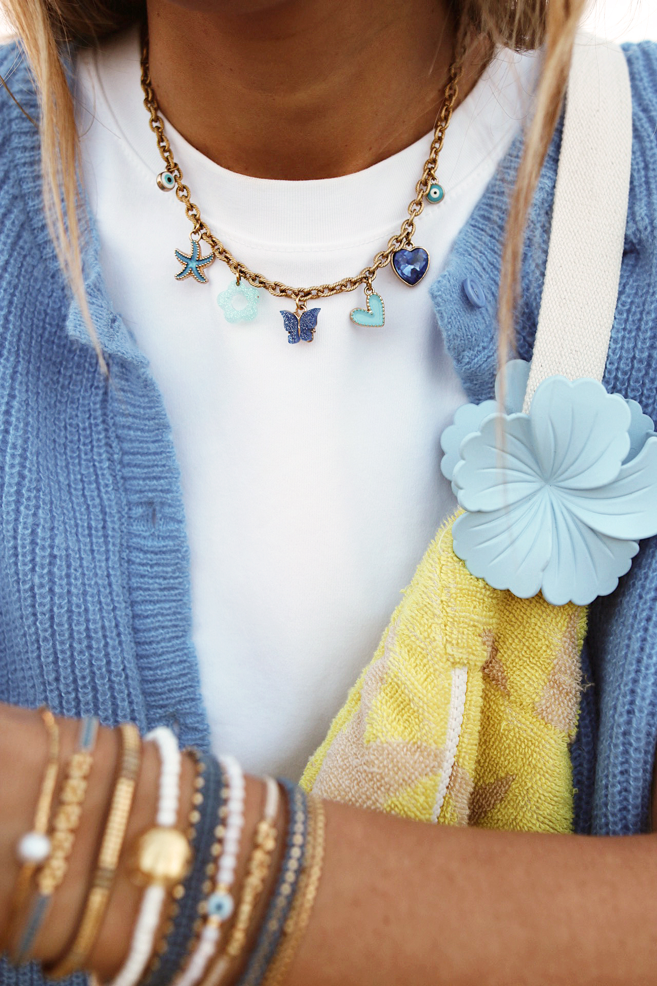 www.chonandchon.com mini jupe bleu stradivarius, gilet bleu sans manches