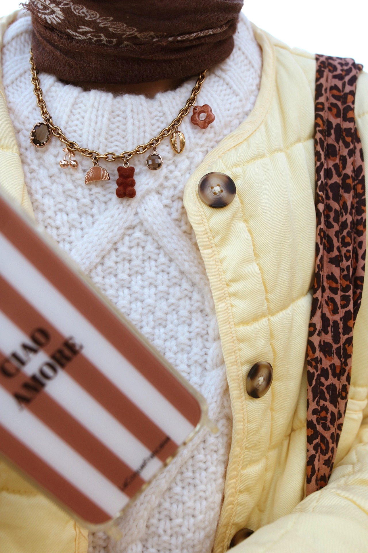 www.chonandchon.com jupe satin marron clair veste matelassée jaune sac maison horizon léopard