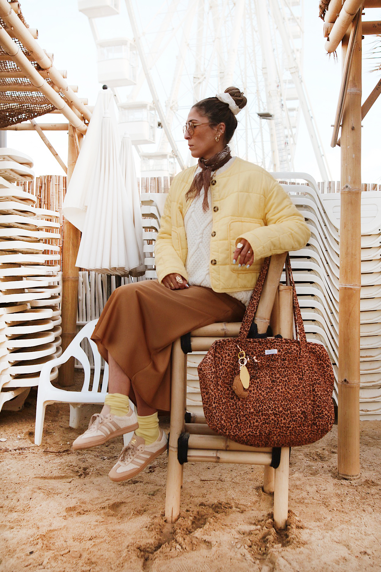 www.chonandchon.com jupe satin marron clair veste matelassée jaune sac maison horizon léopard