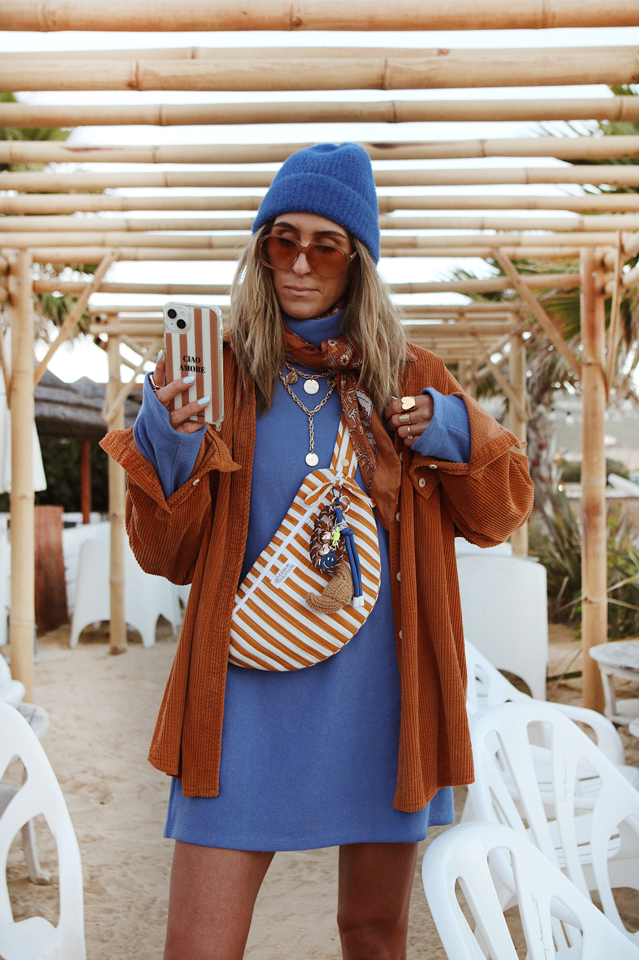 chon.and.chon robe courte bleue, ugg mini, surremise velours côtelé marron