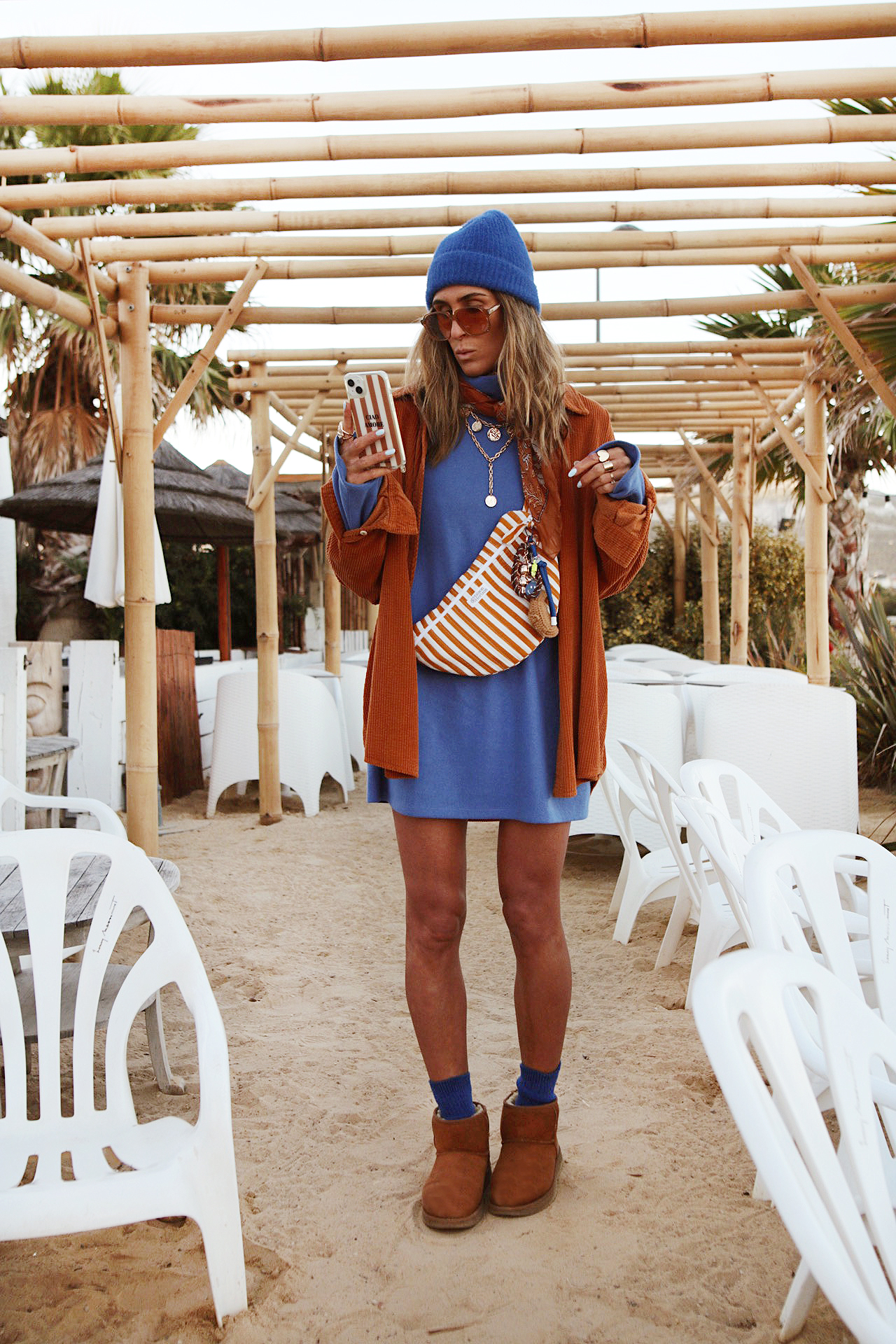 chon.and.chon robe courte bleue, ugg mini, surremise velours côtelé marron