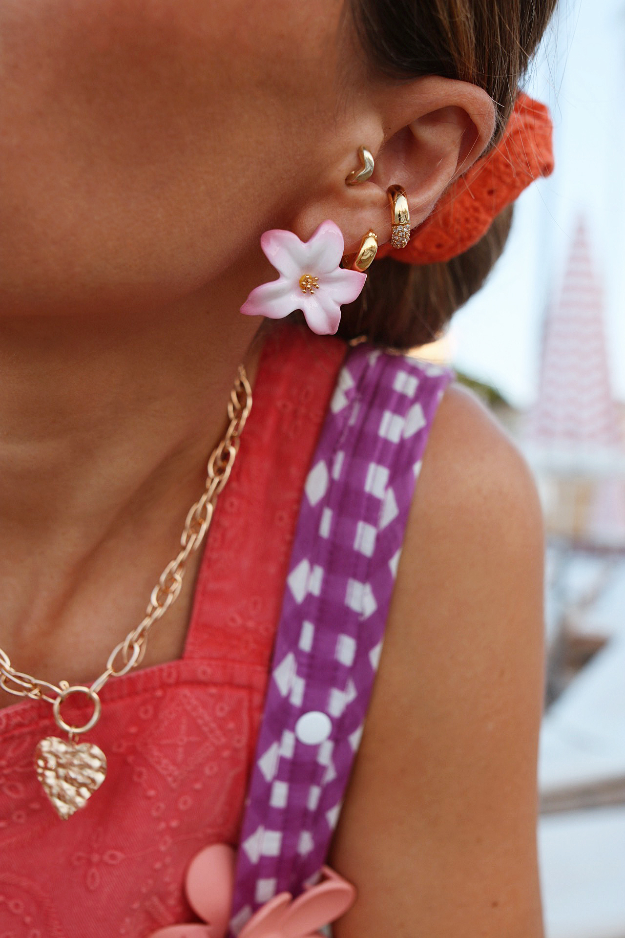 www.chonandchon.com robe salopette brodée rouge promod collier doré maille coeur 